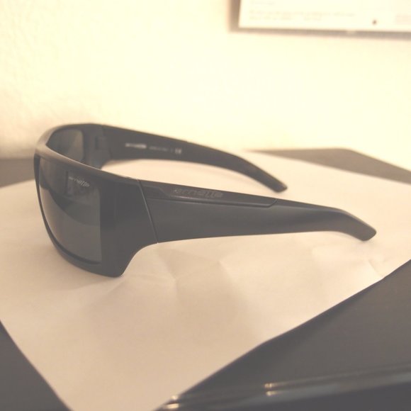 ARNETTE  \